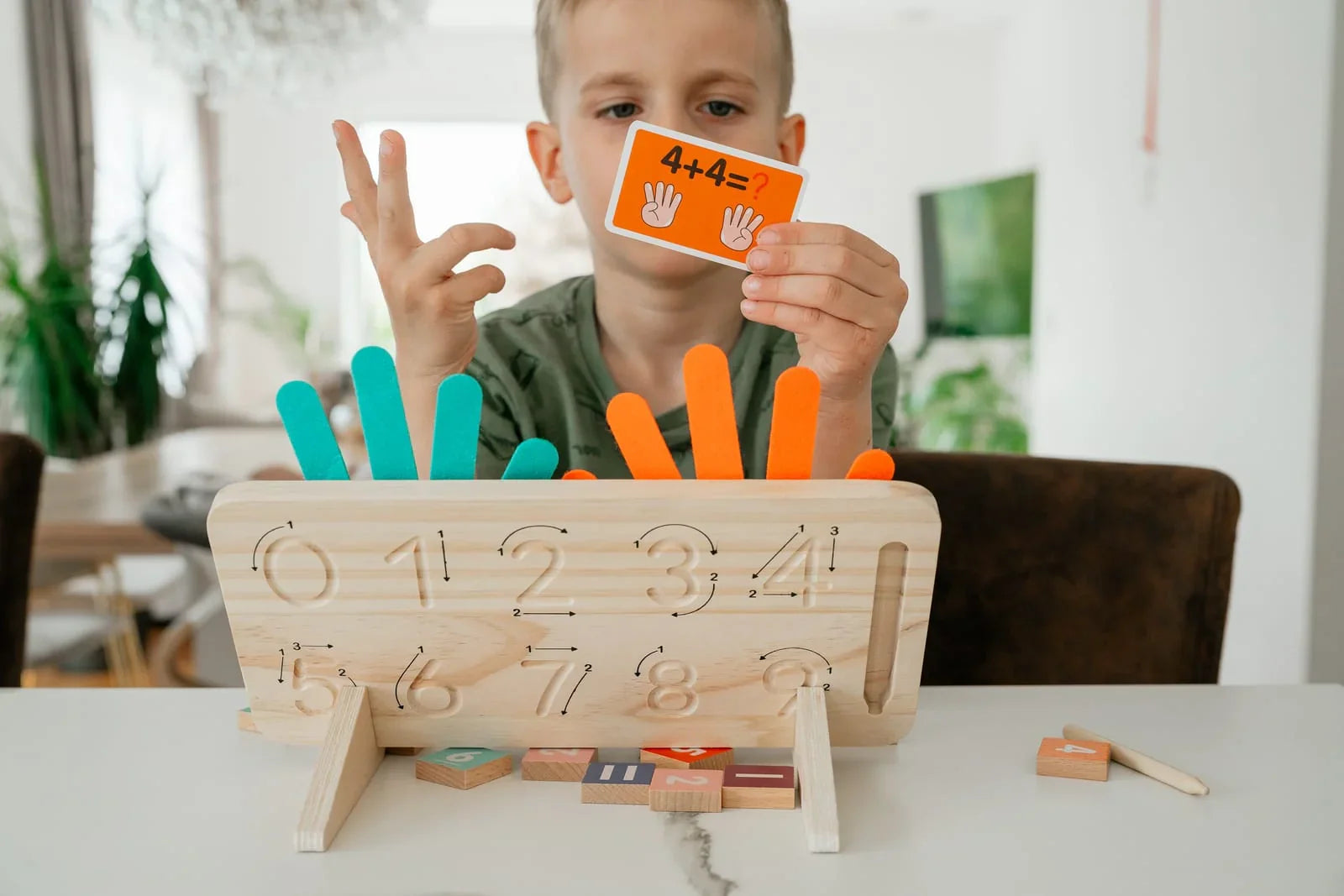 Visual Teaching Aids in the Classroom: 7 Best Types