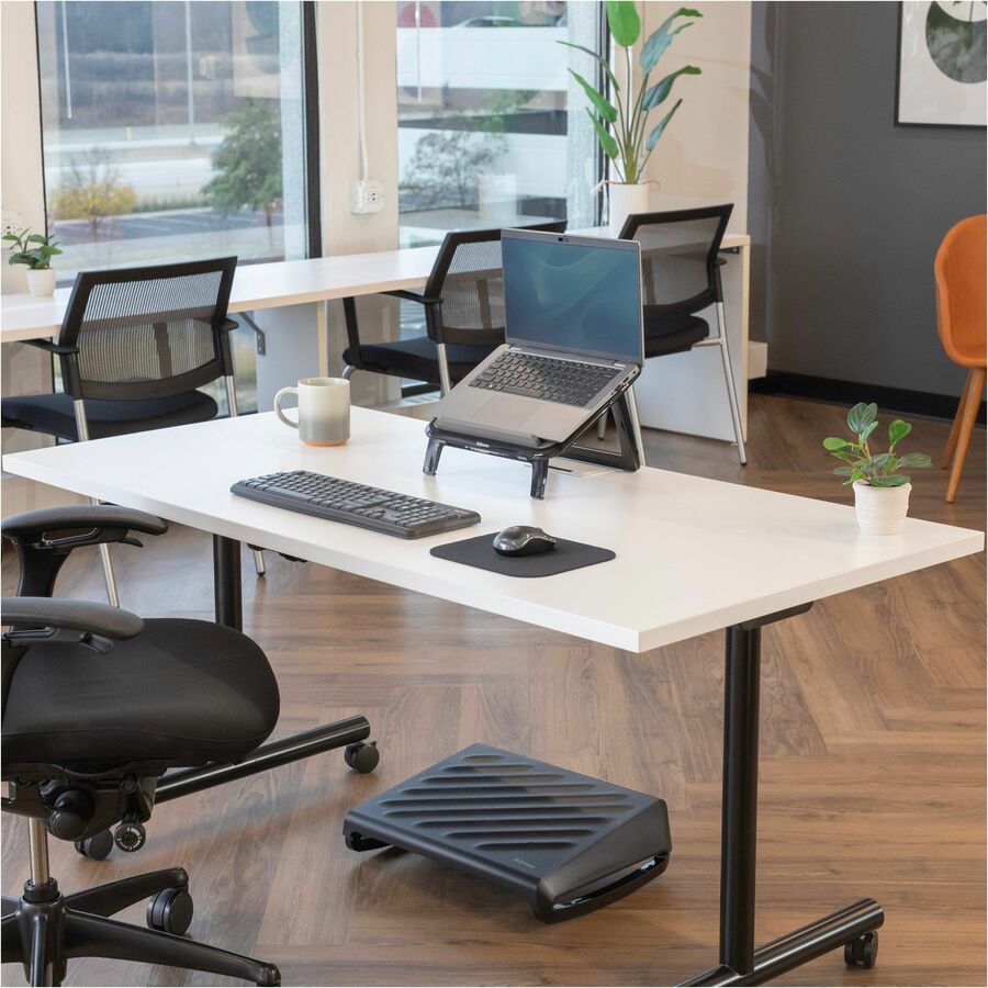 Fellowes Microban Photo Gel Keyboard Wrist Rest - Chevron - 0.75" Height x 18.56" Width x 2.31" Depth - Black, White - Gel, Rubber - Stain Resistant, Skid Proof - 1 Each