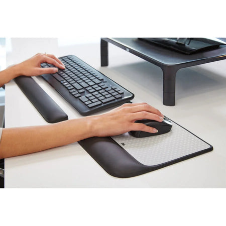 3M Precise Mouse Pad with Gel Wrist Rest - Ergonomic Support for Comfort - Pads & Rests