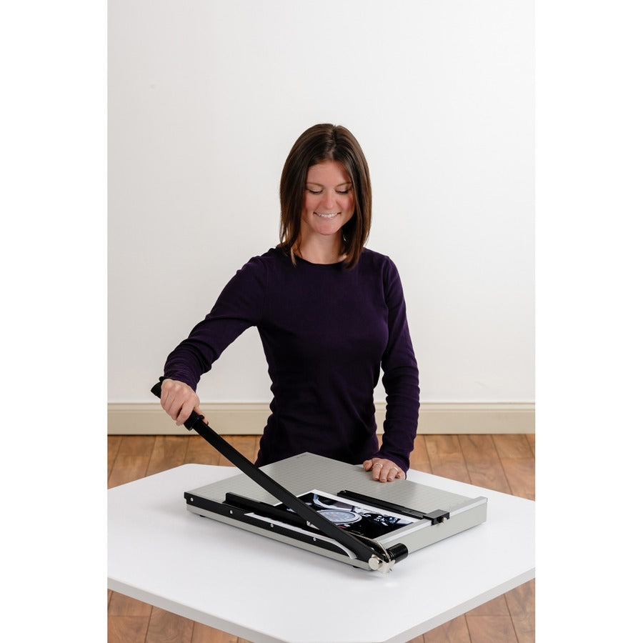 Dahle Vantage 18e Guillotine Paper Trimmer - Bottom